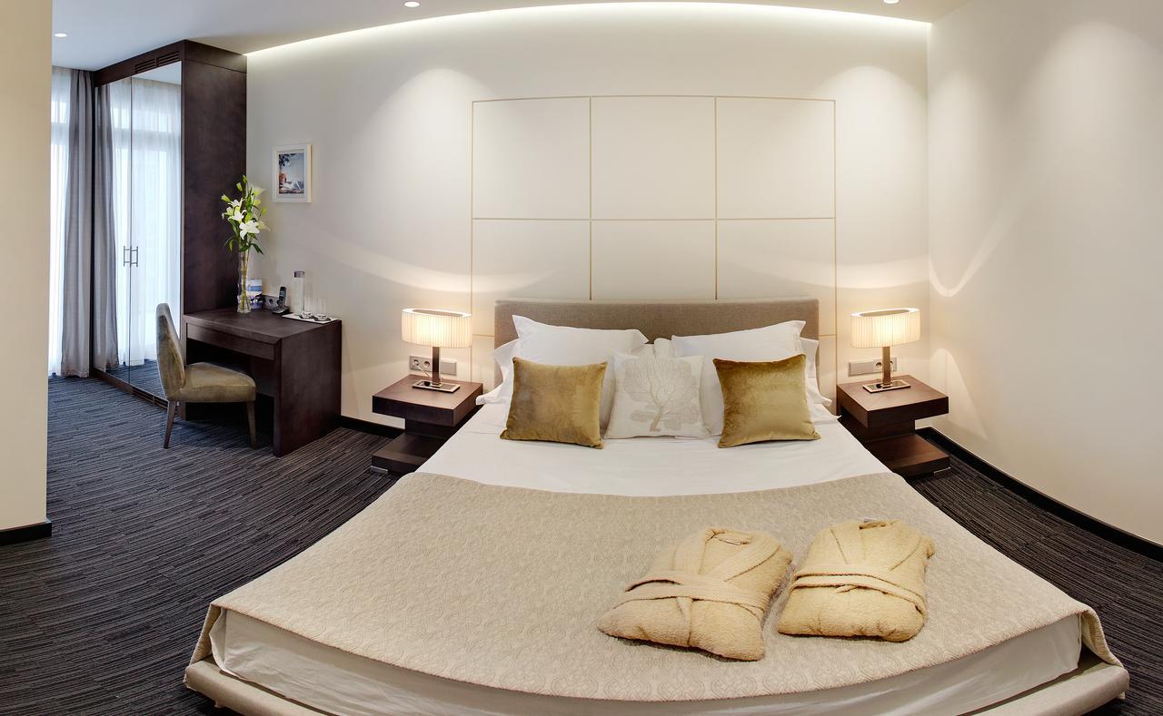 Habitación Doble Deluxe con balcón y vistas al mar