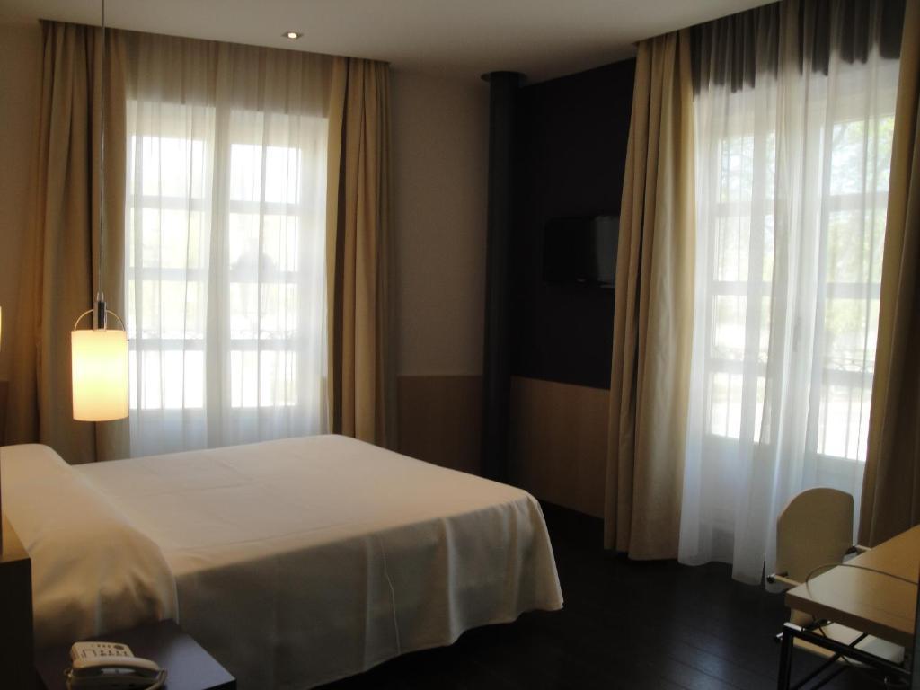 Double or twin Room with Extra Bed and View