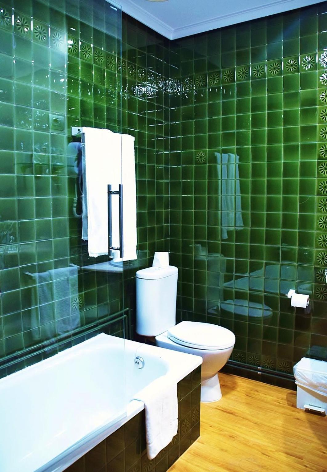 Single Room,643399035:JPEG