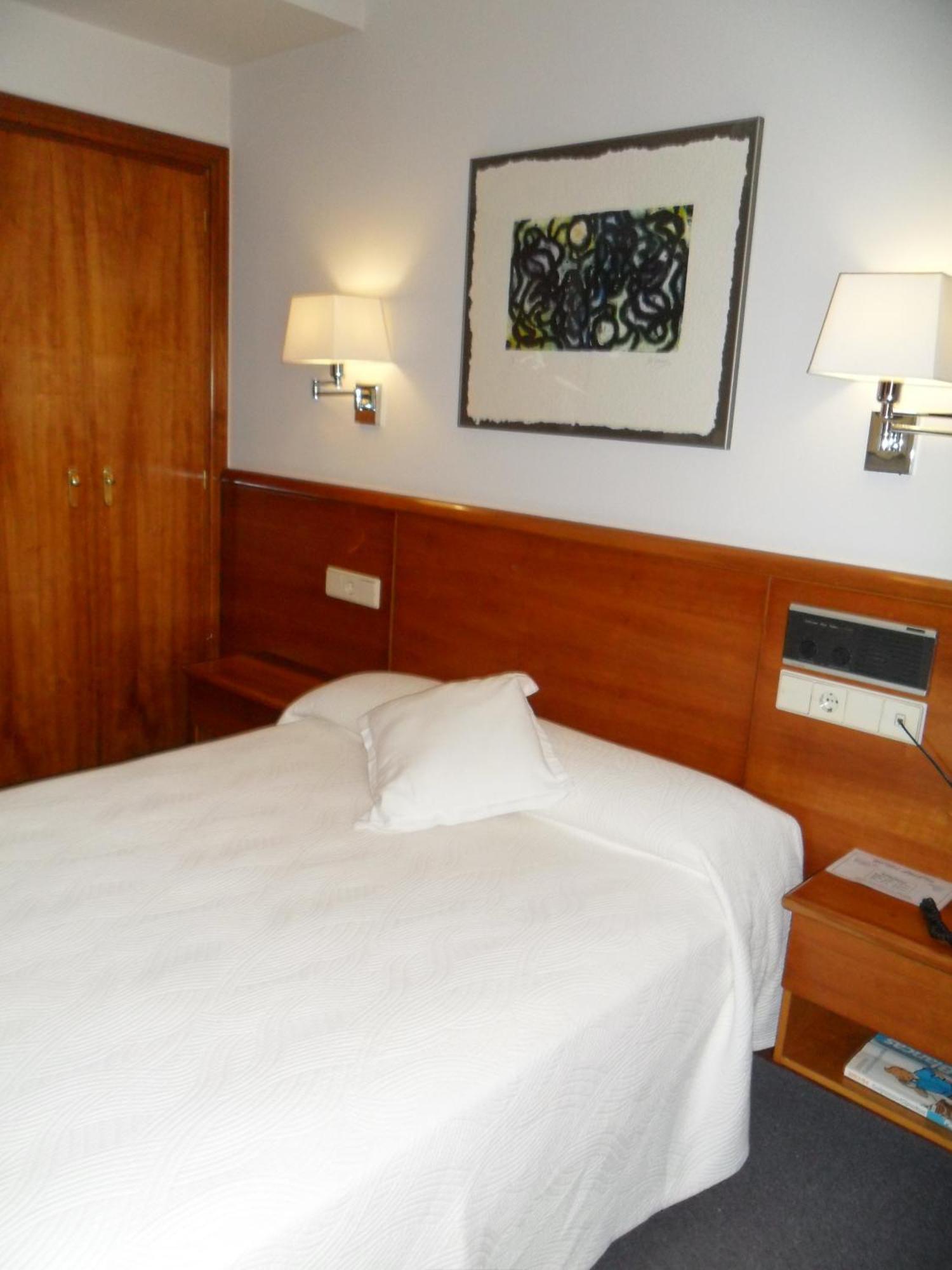 Single Room,691848090:JPEG