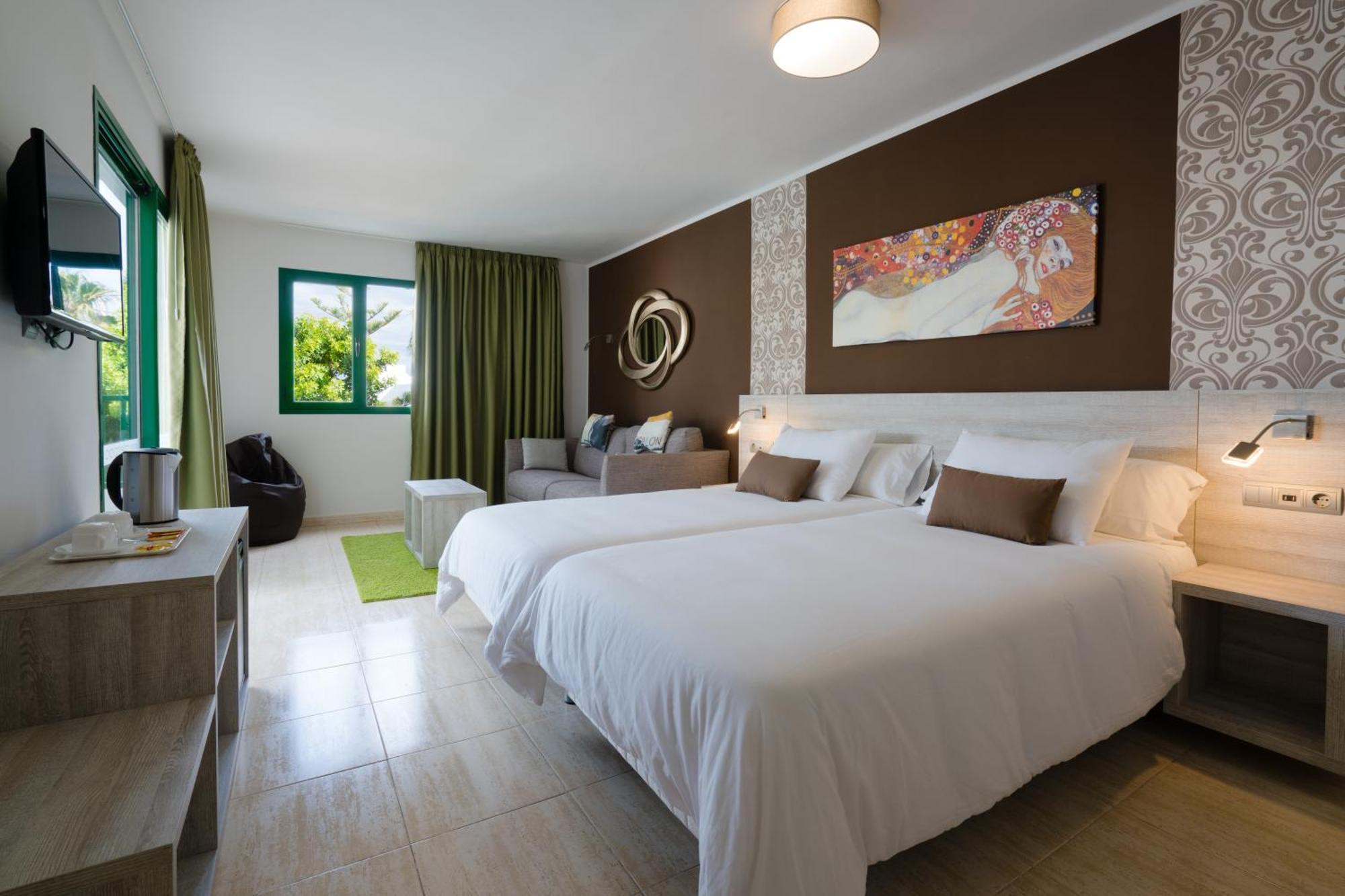 Two-Bedroom Suite,692907966:JPEG