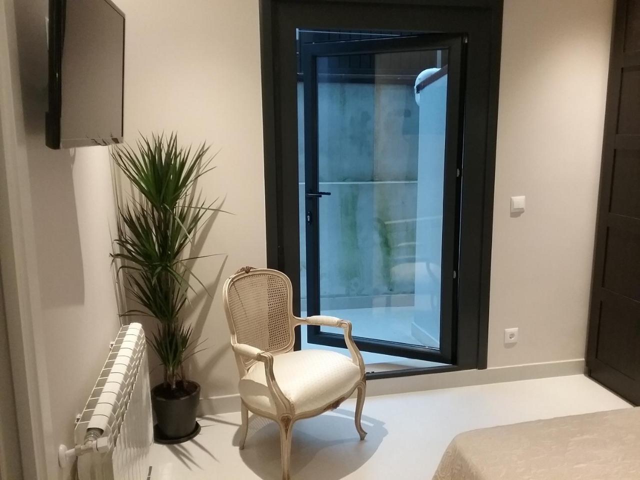 Habitación Deluxe con baño y patio privado - 1 cama grande