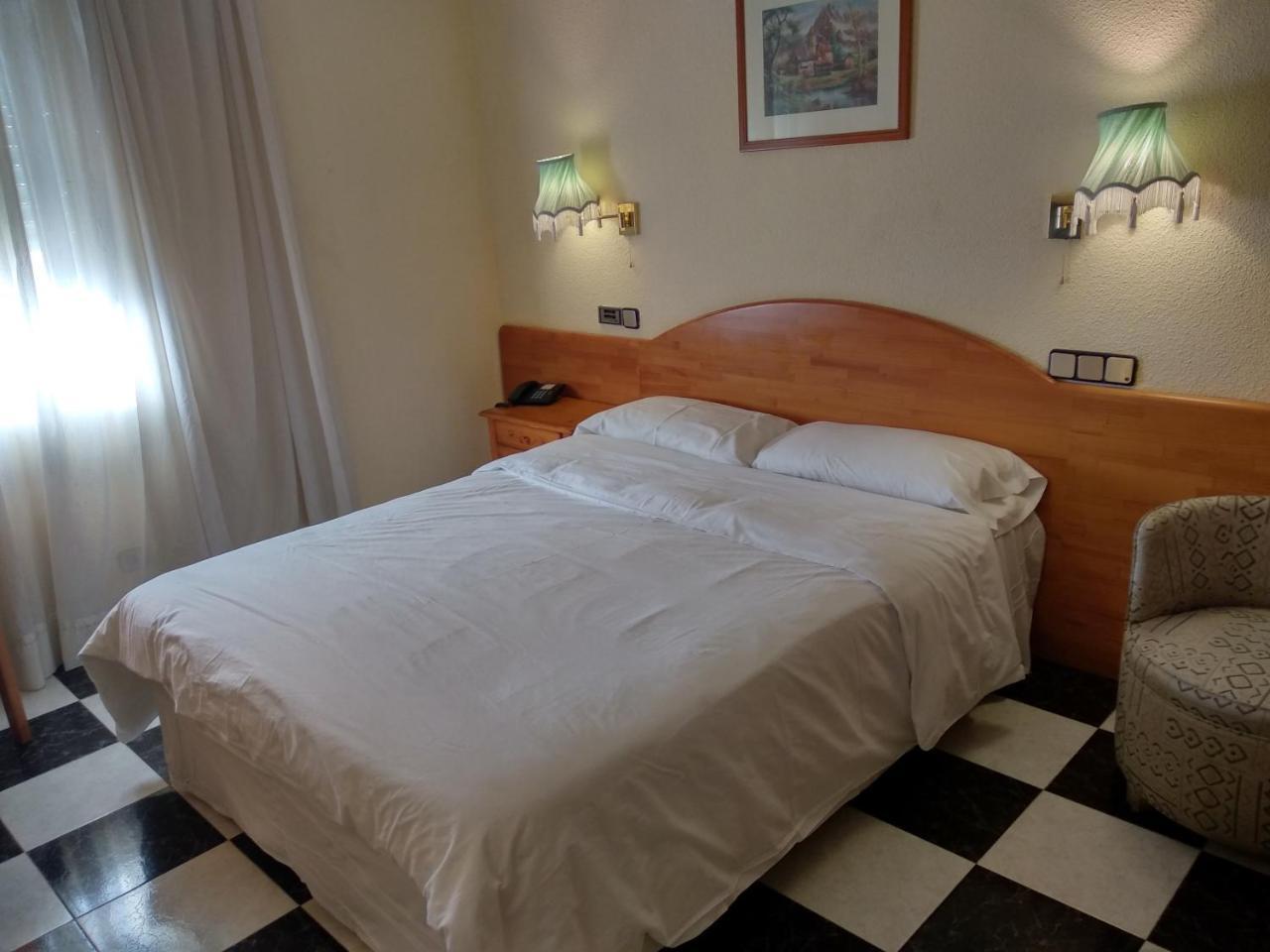Double Room,761400178:JPEG