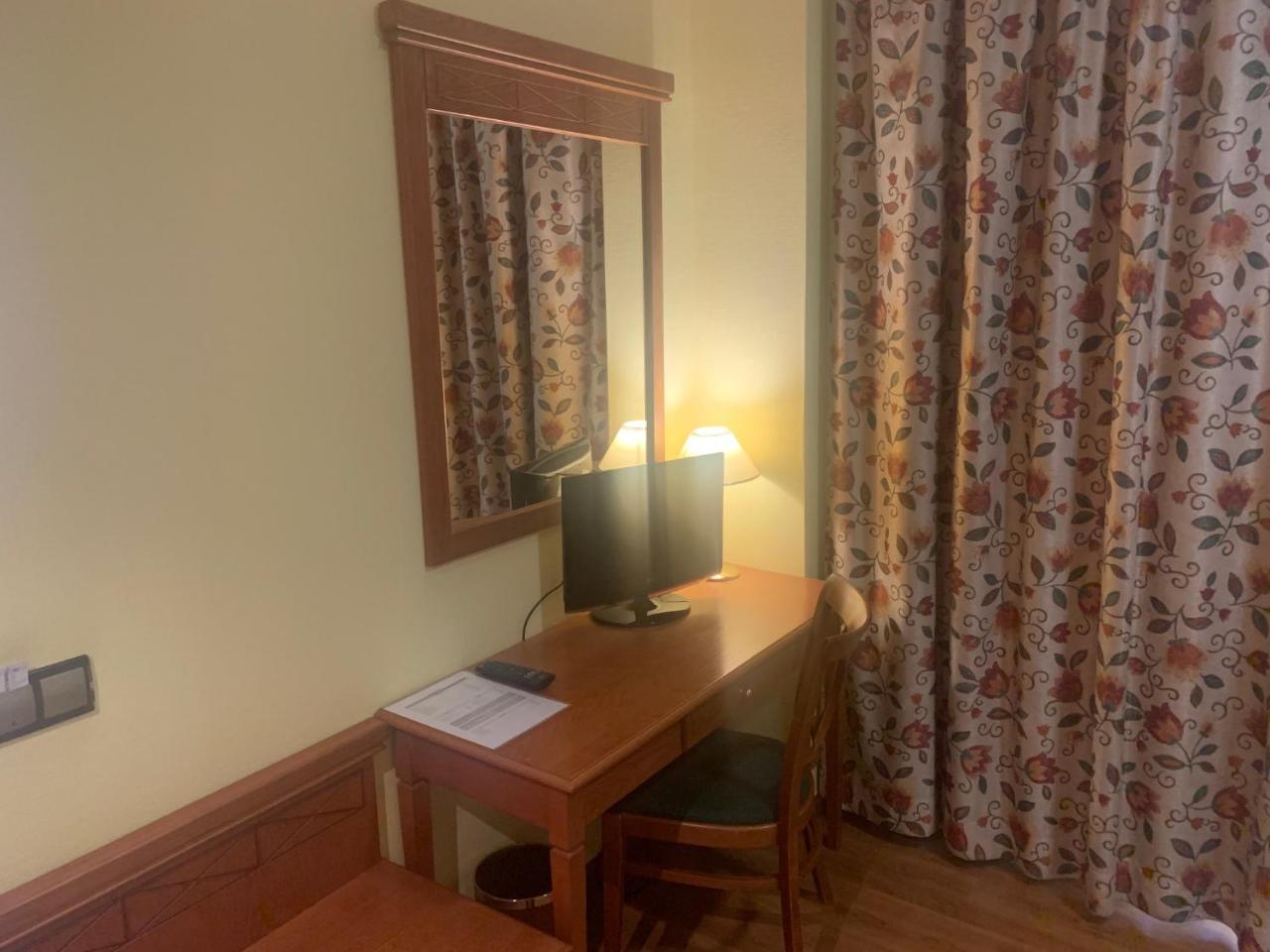 Queen Room,761924356:JPEG