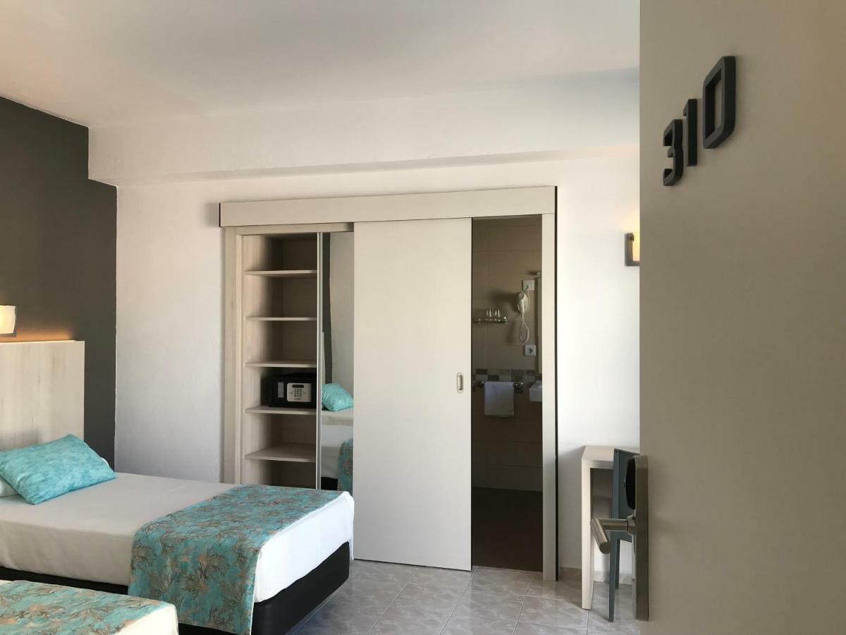 Twin Room,784263720:JPEG