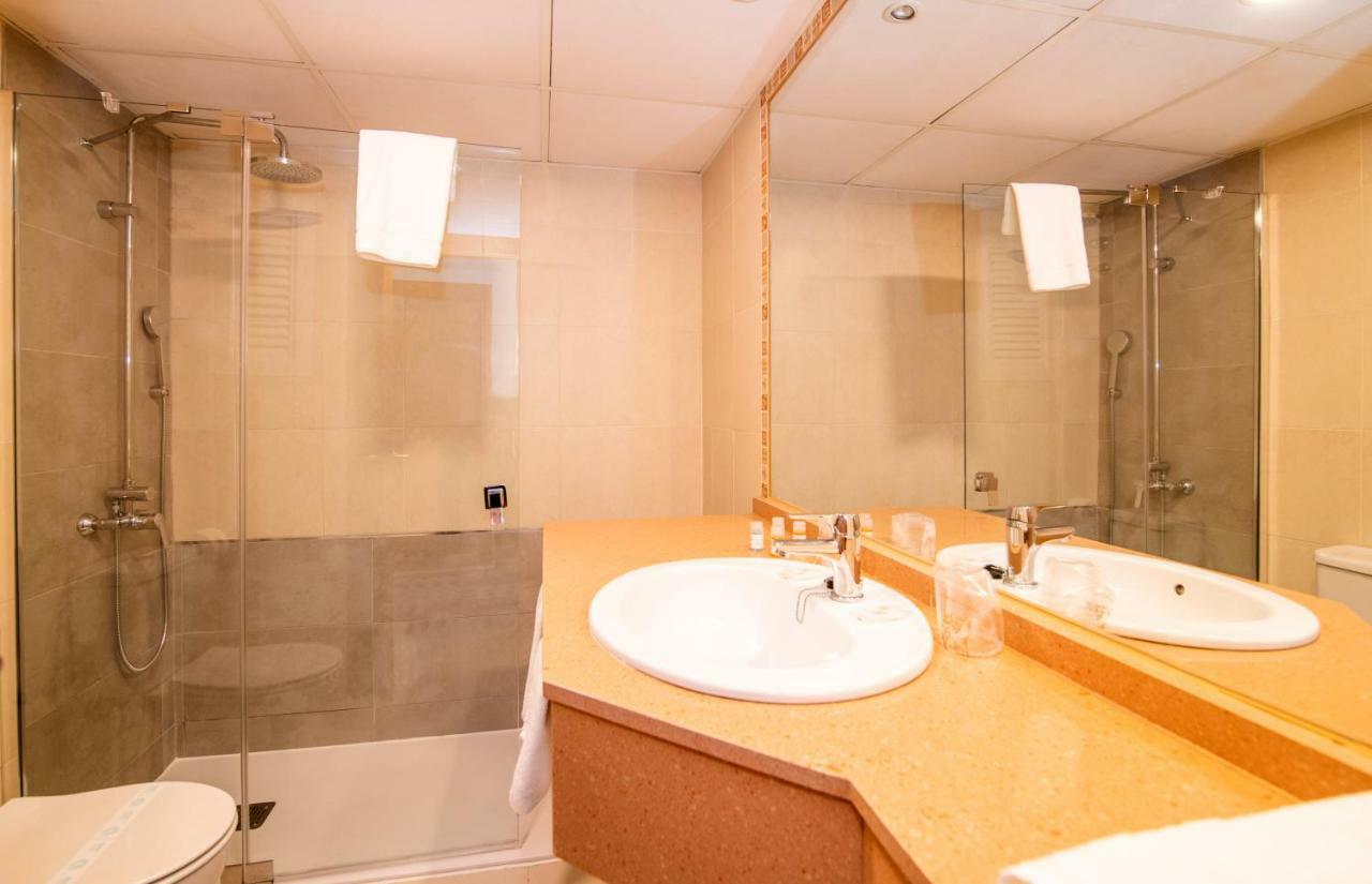 Triple Room (3 Adults)