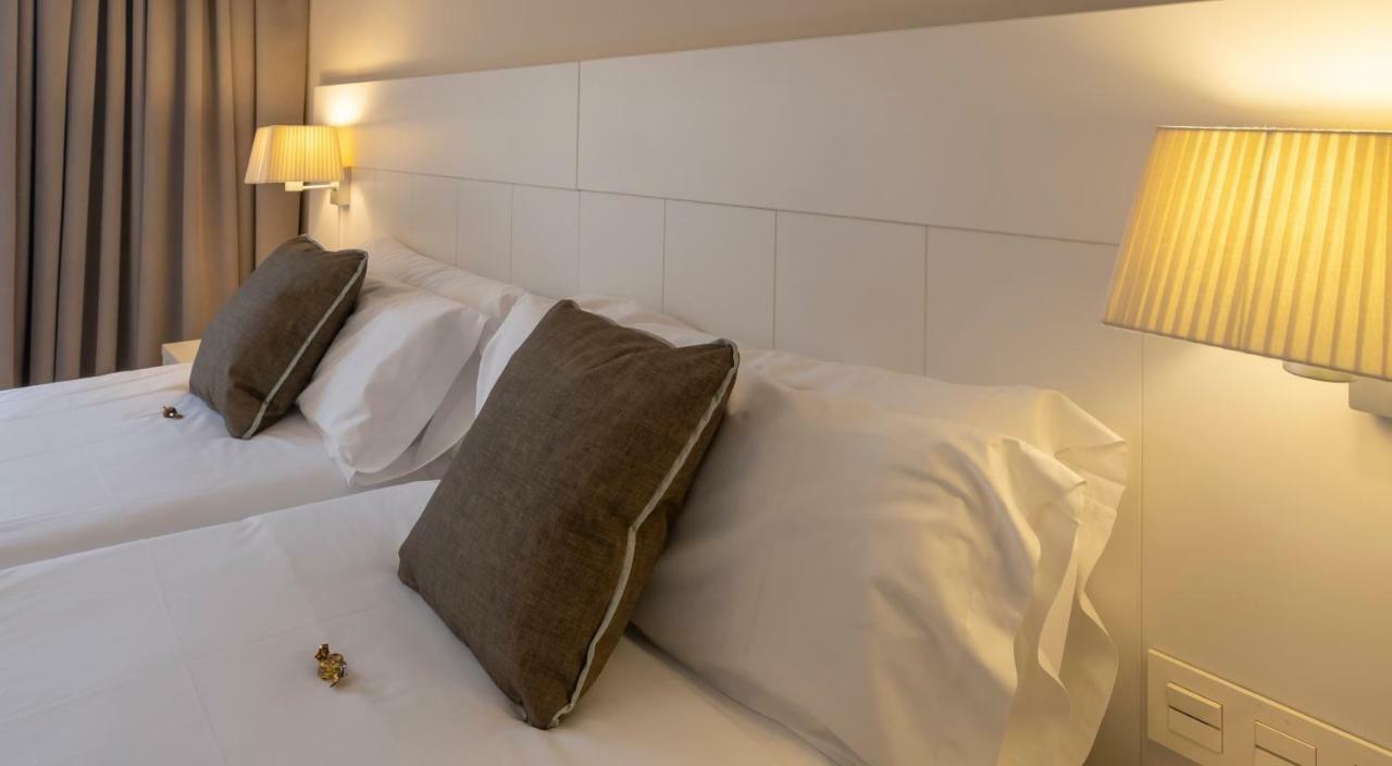 Double or Twin Room with Sea View
