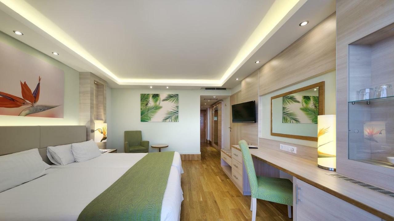 Habitación Doble con vistas laterales al mar - 2 camas