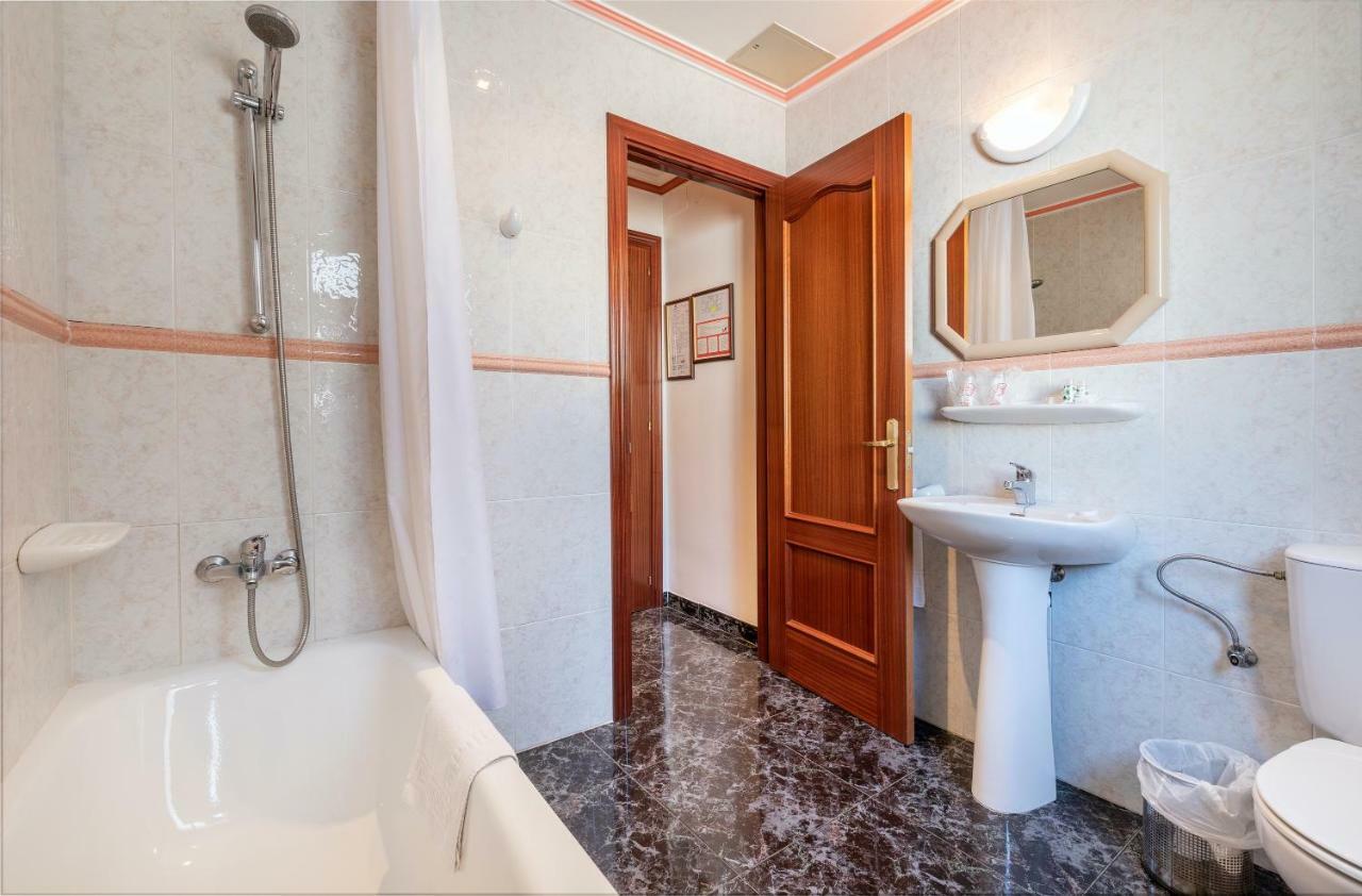 Family Room,818158925:JPEG