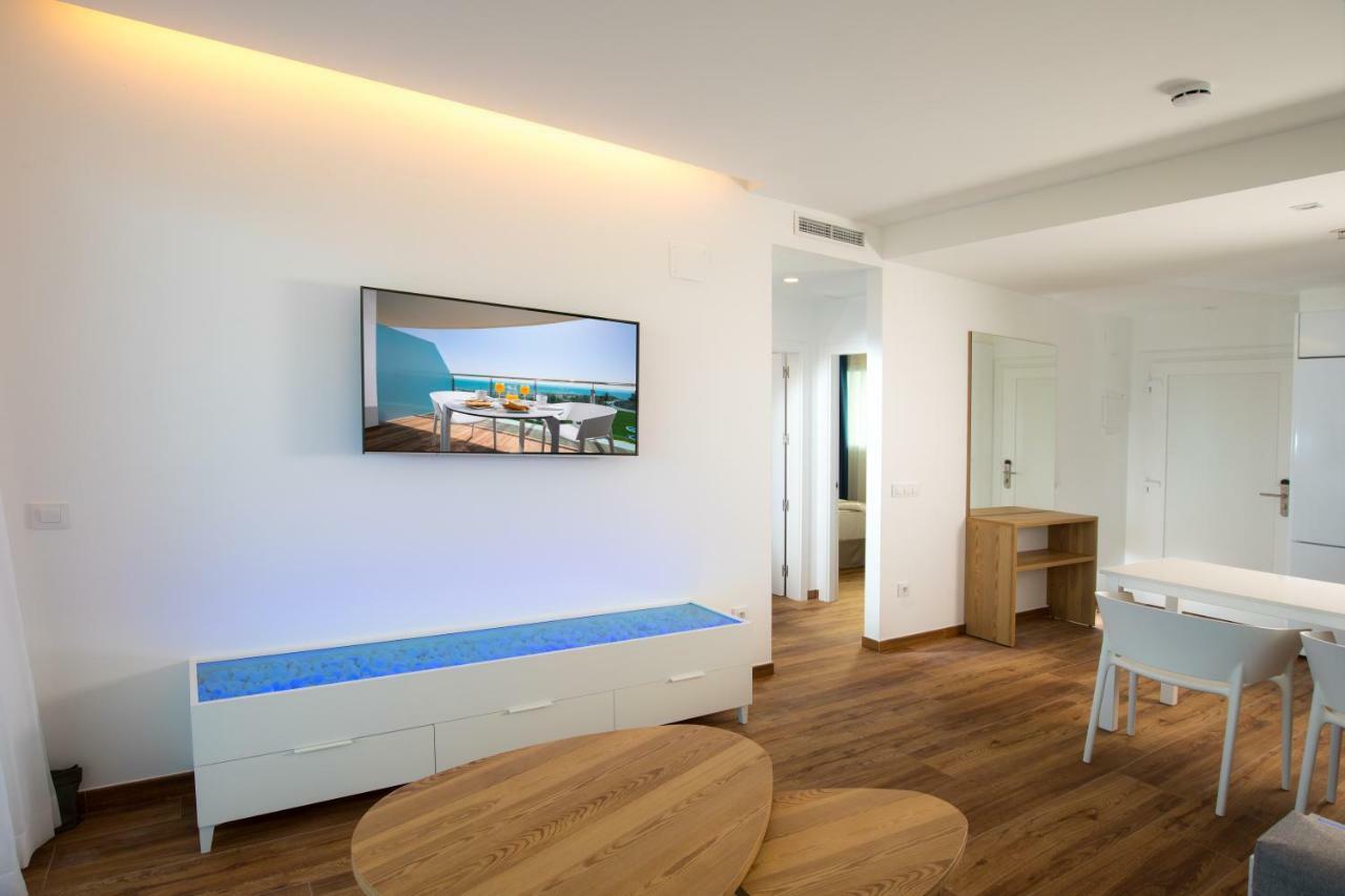 Apartamento con vistas al mar y a la piscina