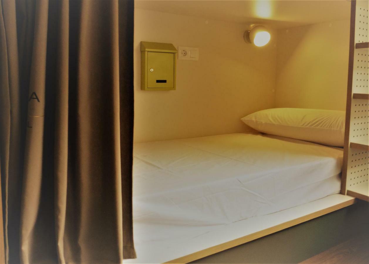 Litera en habitación compartida mixta para 8 personas