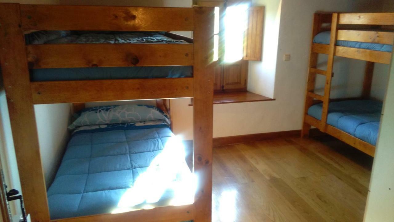 Litera en habitación compartida mixta con 6 camas
