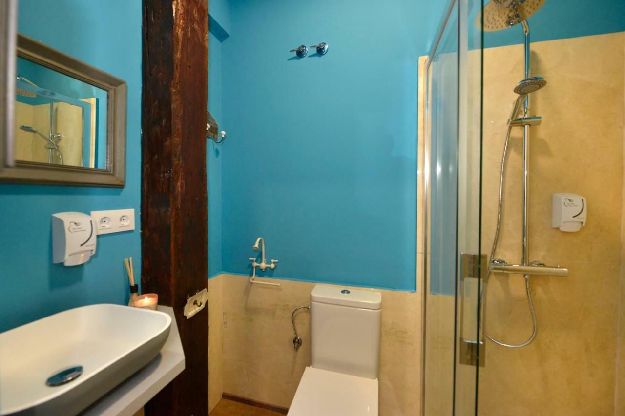 Standard Room with Extra Bed (3 Adults)