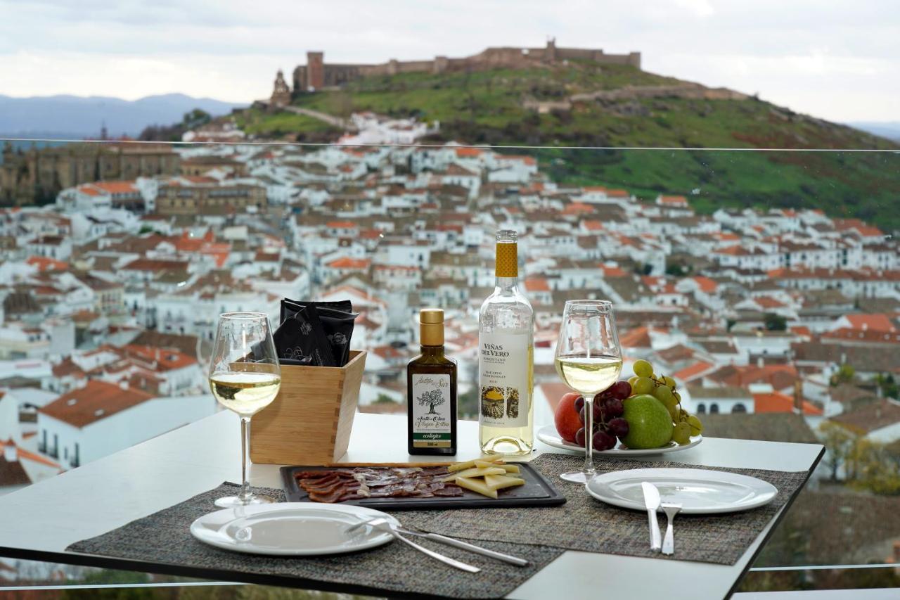Deluxe Panoramazimmer mit Doppelbett und Burgblick