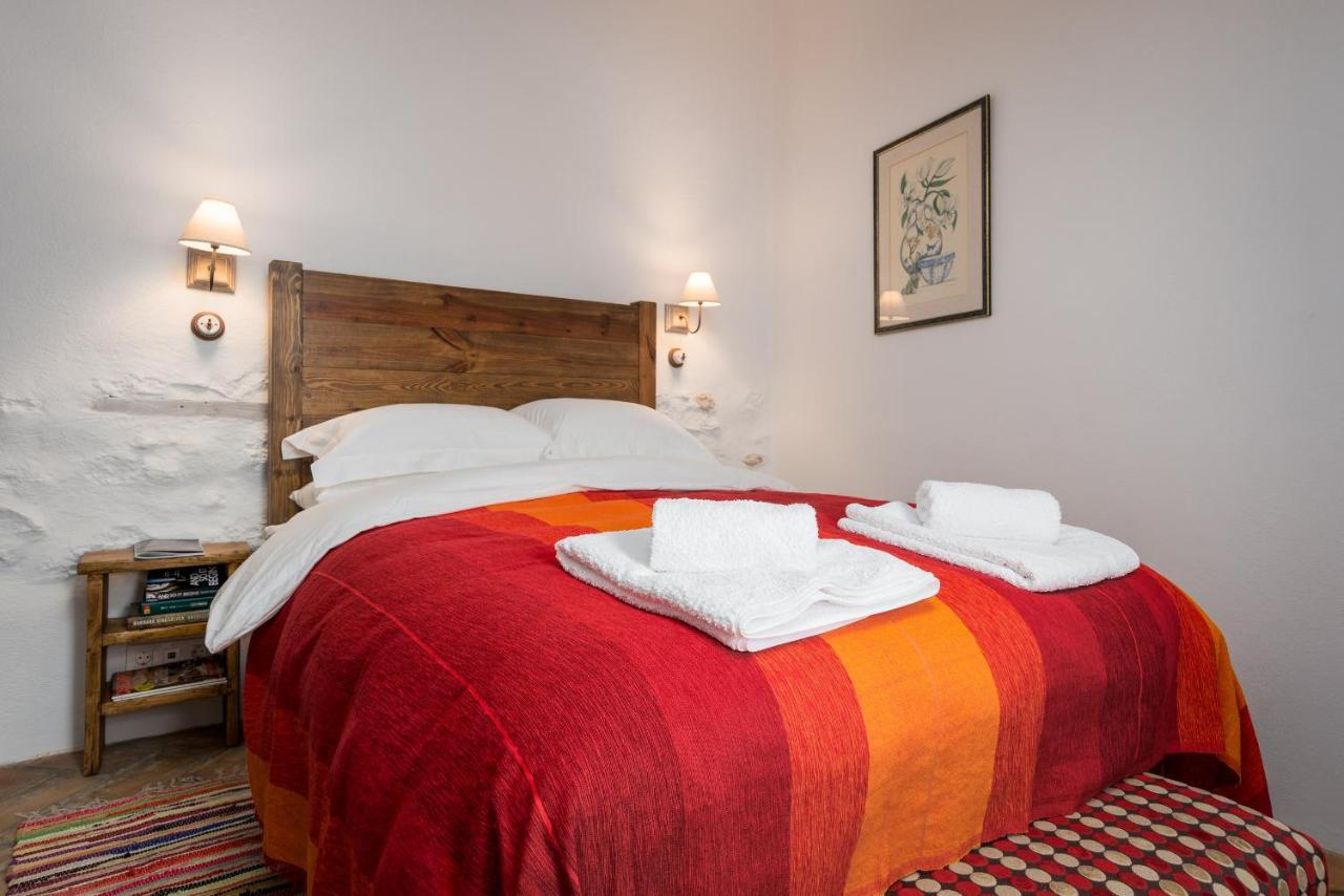 Habitación con cama grande