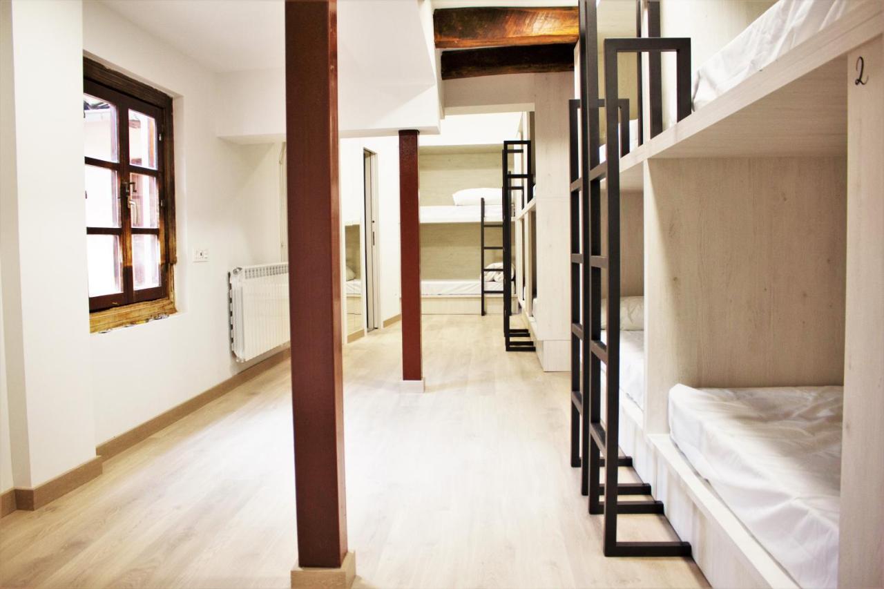 Cama en habitación compartida femenina con baño privado - 12 camas