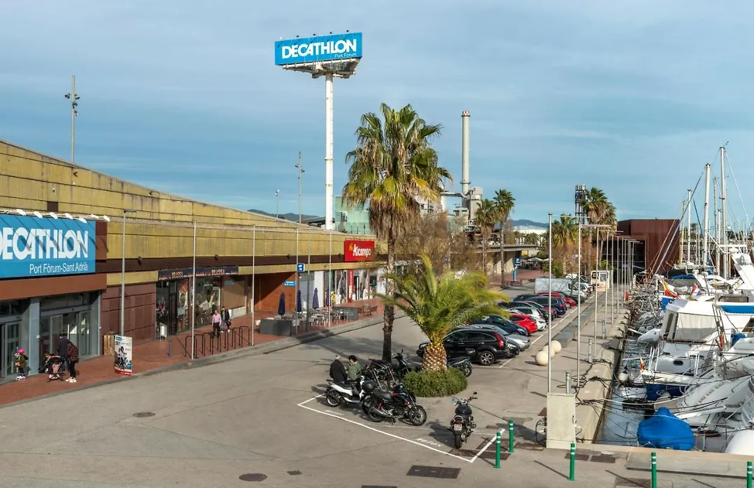 Boat Hotel Barcelona-1