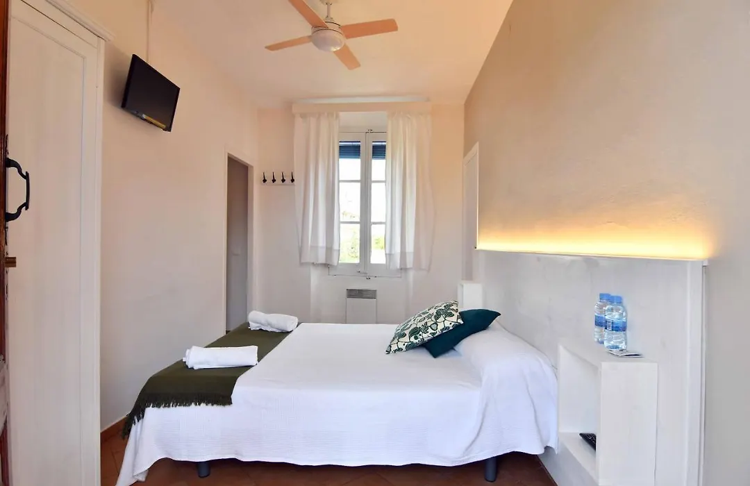 Hostal L'Estrella-1