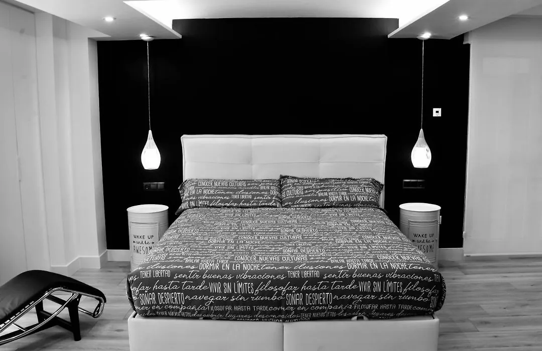 Black And White Suitte "Plaza"-1