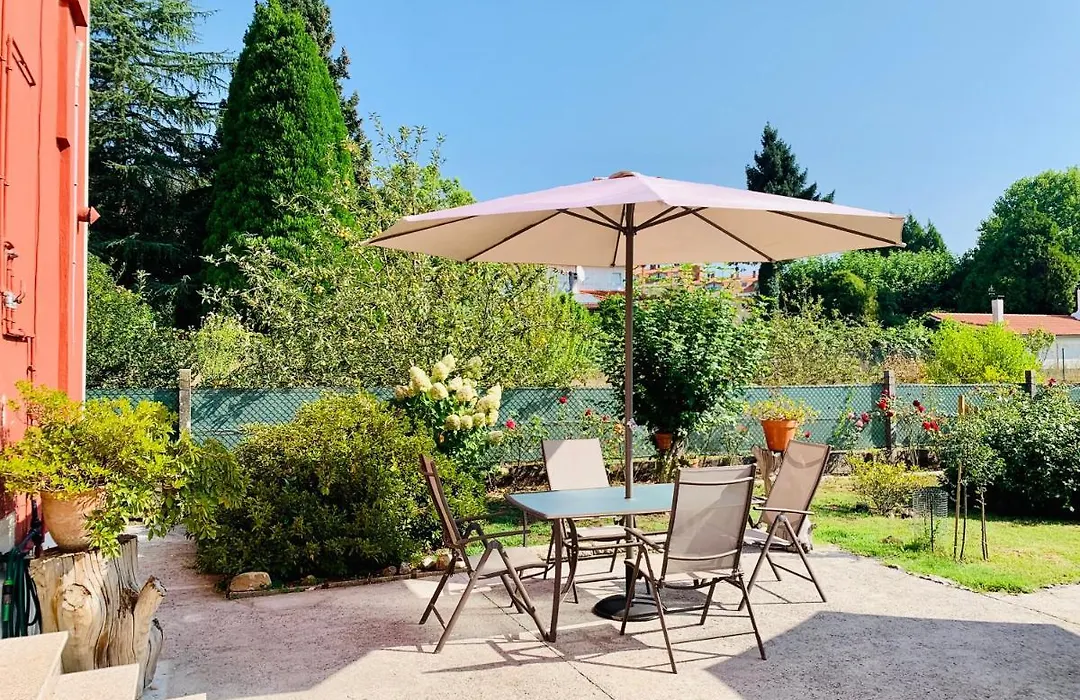 A Casa Vermella con jardín a 10 minutos de Santiago de Compostela-1