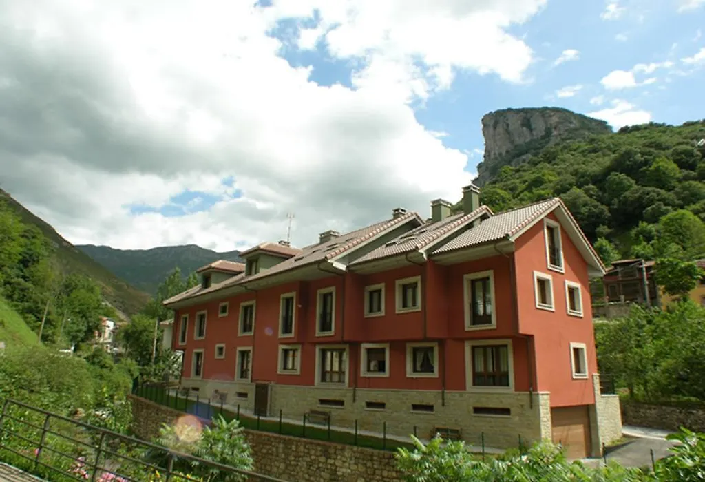 Apartamentos Puente La Molina-1