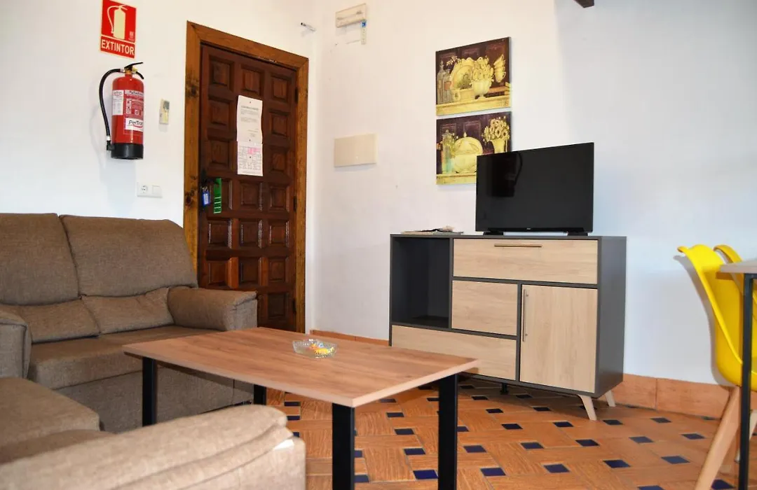 Apartamentos Turísticos - Hostal Los Alisos-1