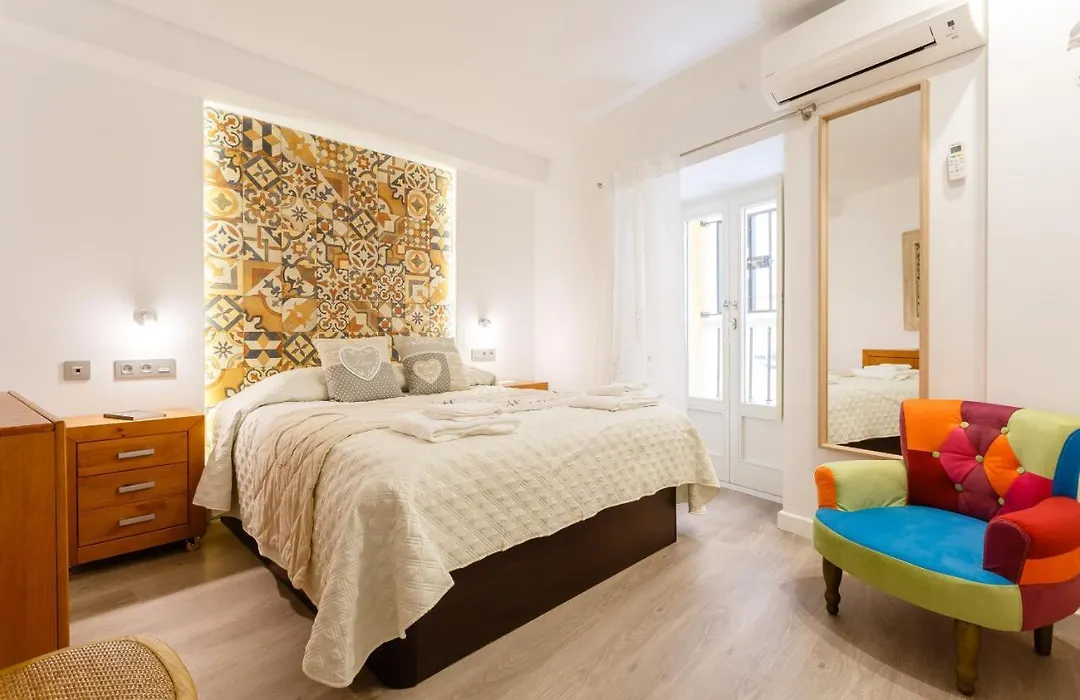 Apartamentos LOTO y LIZ by Cadiz4Rentals-1