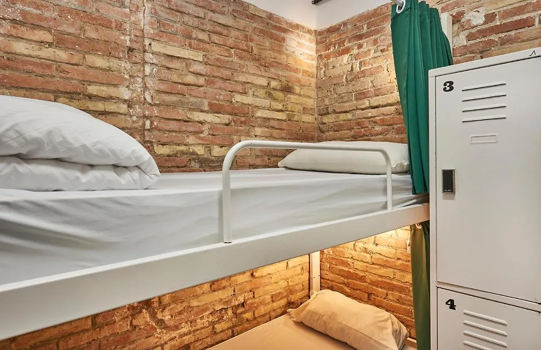Hola Hostal Collblanc-1