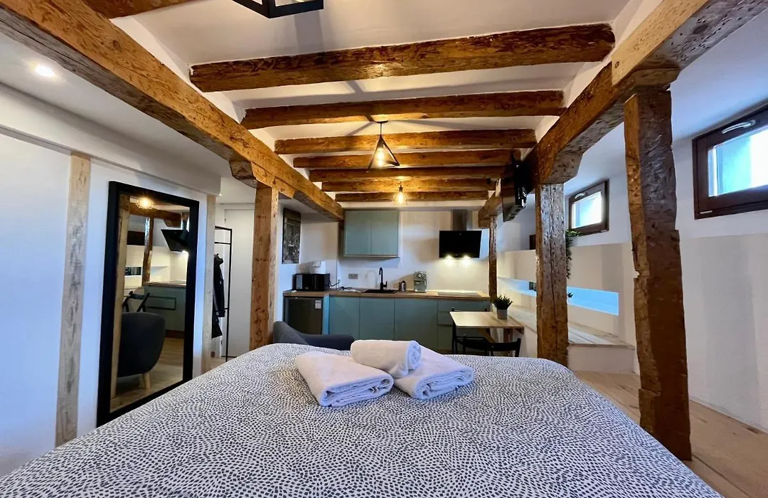 Atuaire Home Loft con encanto en el Corazón de Burgos Dauda-1