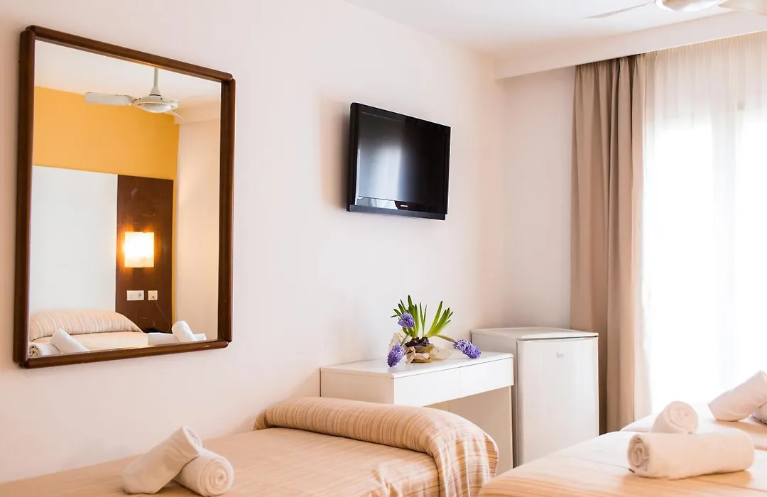 Sagitario Hostal Ciutadella-1
