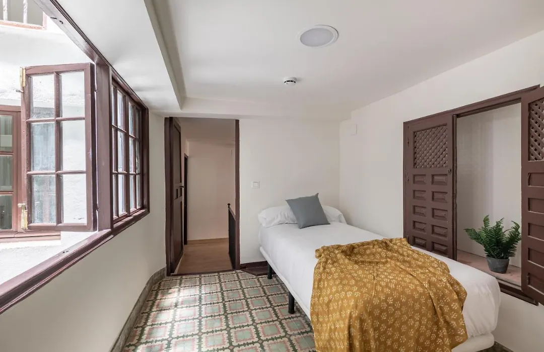 Apartamentos Líbere Málaga la Merced-1
