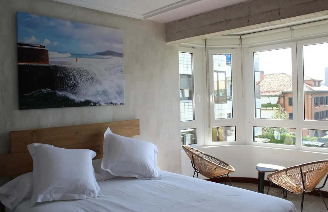 Apartamentos Zarautz Playa, con piscina y garaje-1
