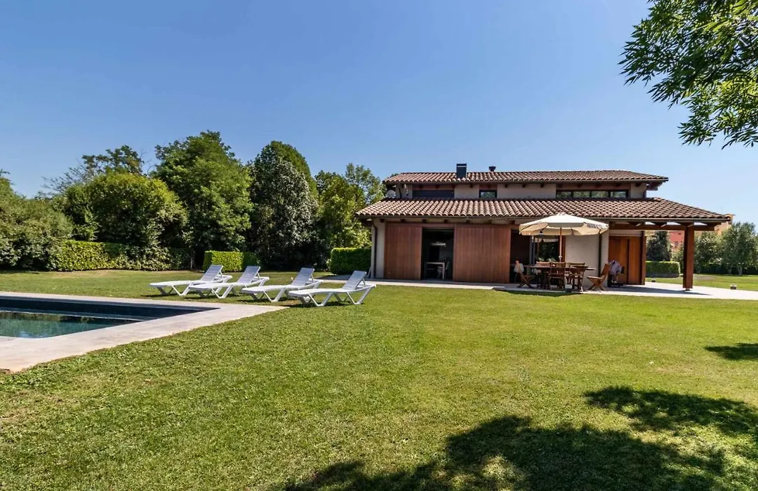 La Solfa casa aislada con piscina y jardín-1