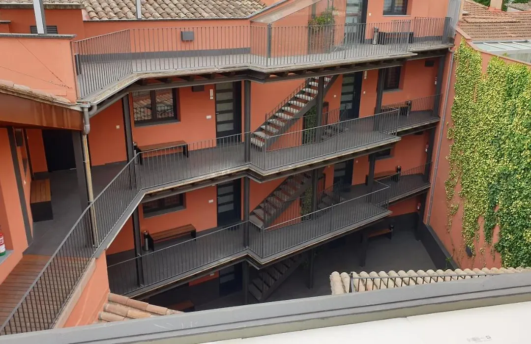 Apartaments y Habitacions Entre Volcans-1