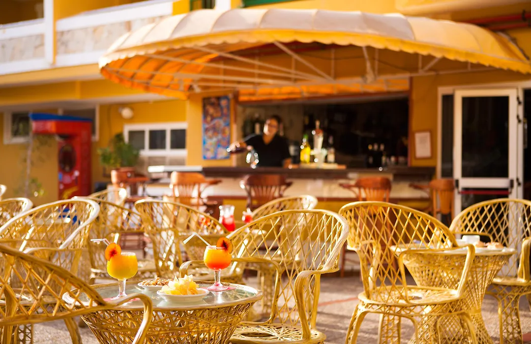 Caleta Garden-1