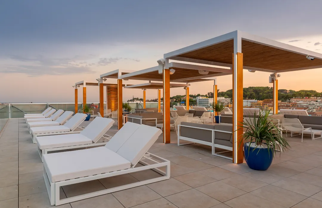 L'Azure Hotel & Spa 4Sup-1