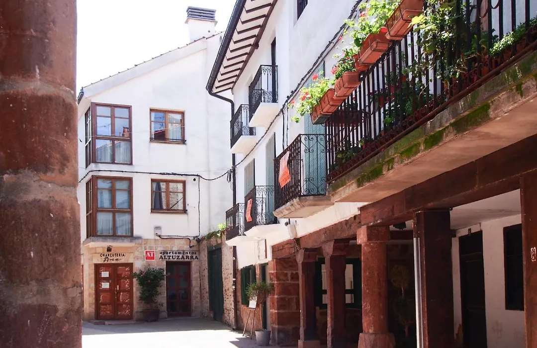 Apartamentos Rurales Altuzarra-1