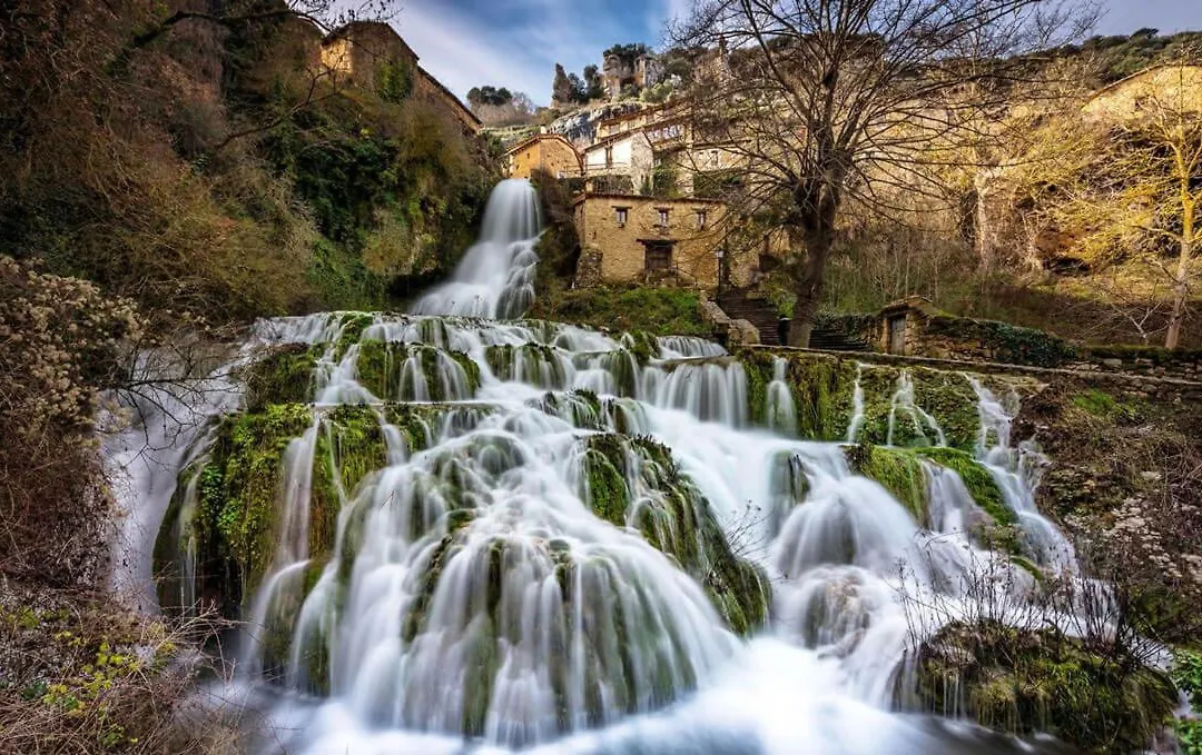 El Salto del Agua Auténtico El Molino de la Cascada Orbaneja-1
