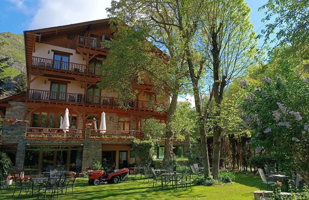 Hotel Estanys Blaus-1