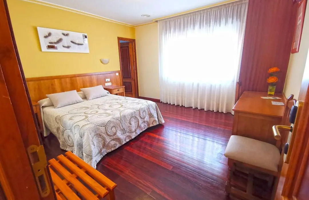 Hotel Liñares-1