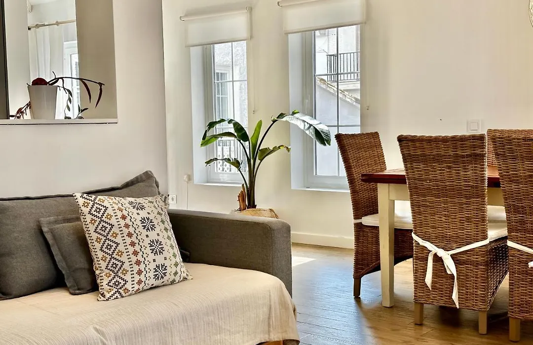 Old Town Modern Flat, 4 Minutes From Beach - Eaw Homes-1