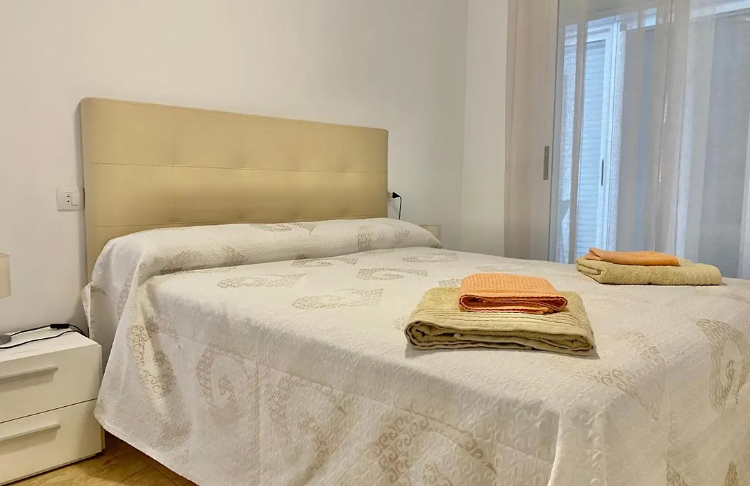 Apartamento en playa Gandia con piscina y parking-1