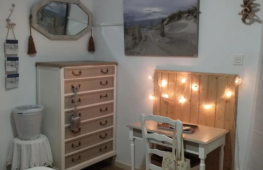 CHAMBRES D'HÔTES CHEZ CATHERINE A REUS chambre bord de mer avec salle de bains privée-1