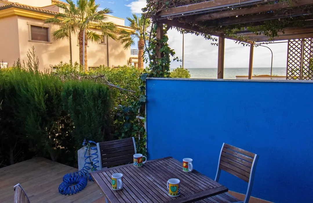 Planta baja con terraza chill out - Primera línea Tres Playas - ALBERT VILLAS-1