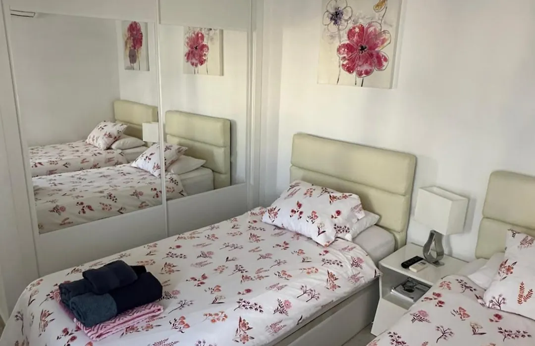 Los Gracioseros Apt 207-1