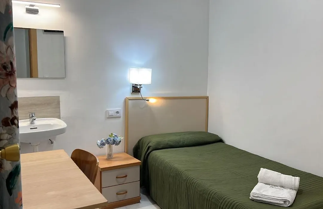 Hostal Alhambra Tarragona-1