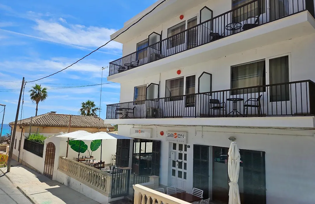 Seven Hostal-1