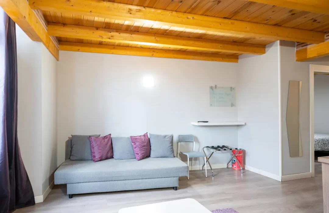 Apartamentos Go - Leopoldo Cano Center-1