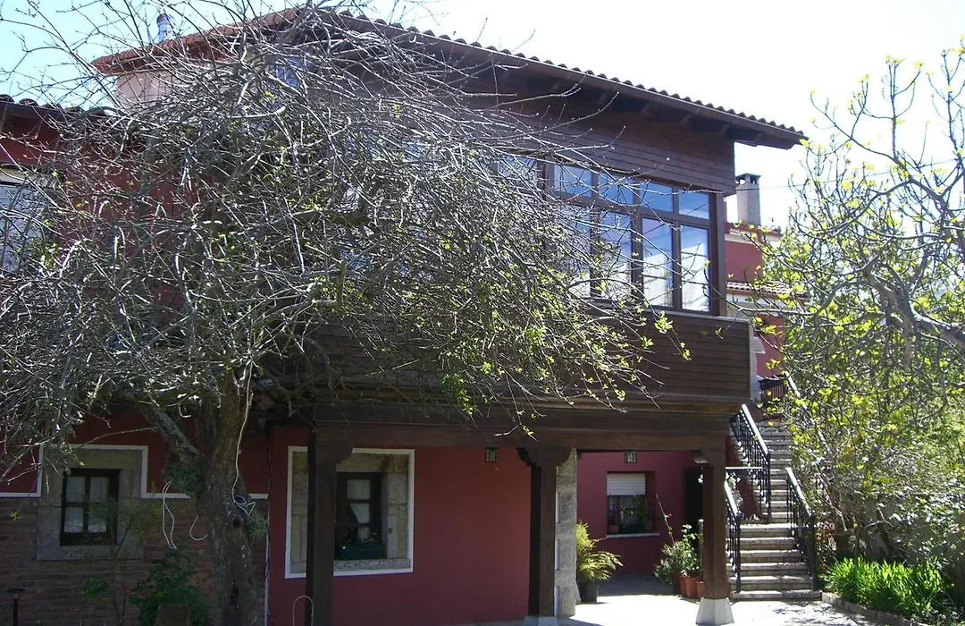 Hotel La Curva Ribadesella Parking-1