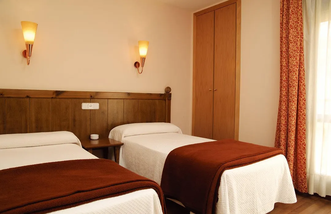 Hotel Pirineos-1